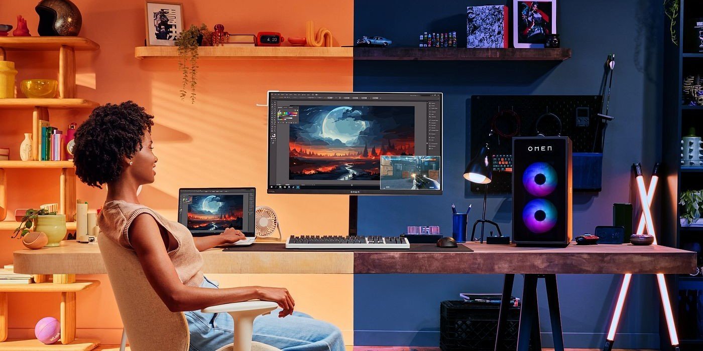 Mujer con su notebook gamer HP