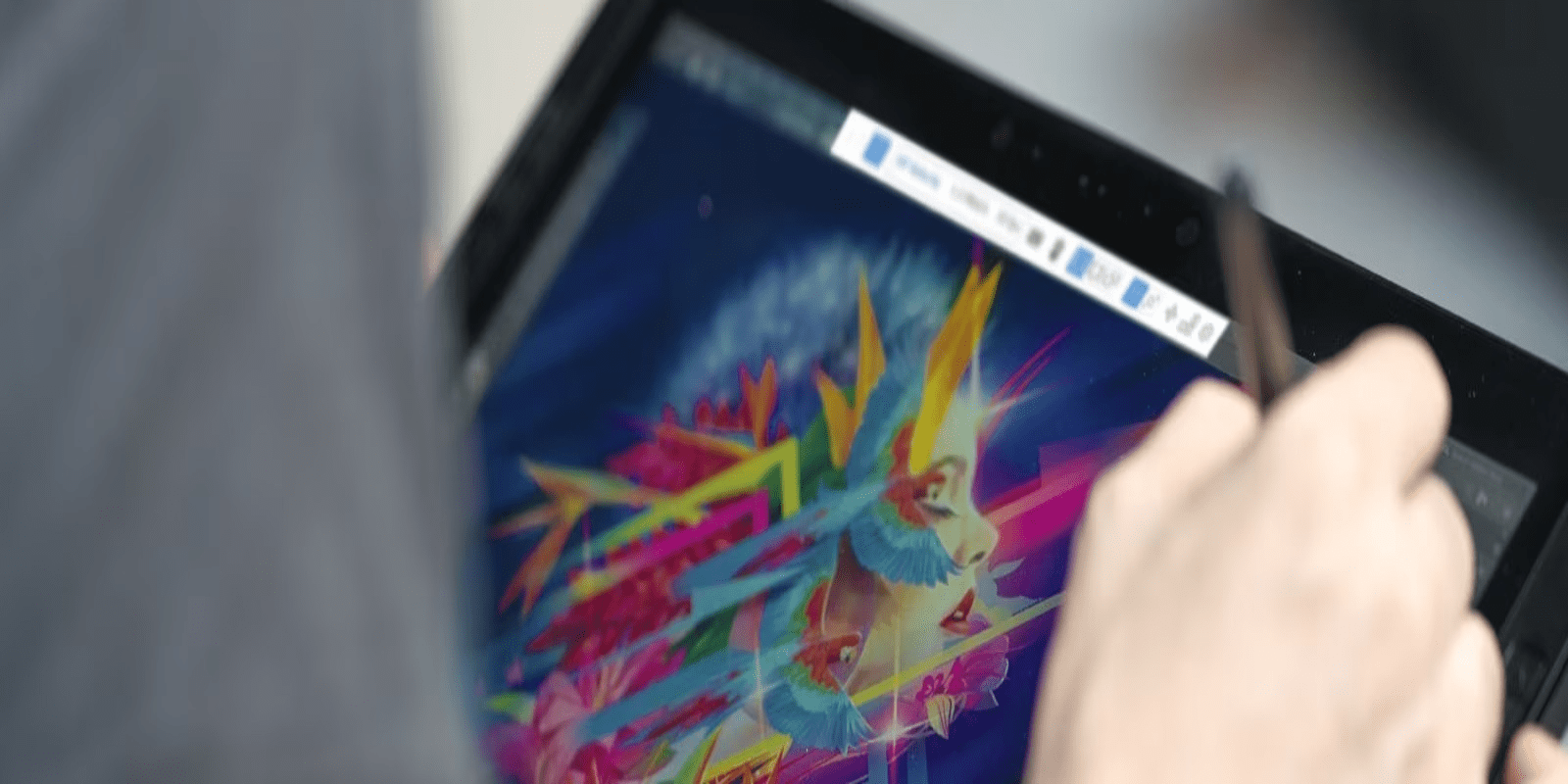 Tablet mostrando diseño colorido y vibrante